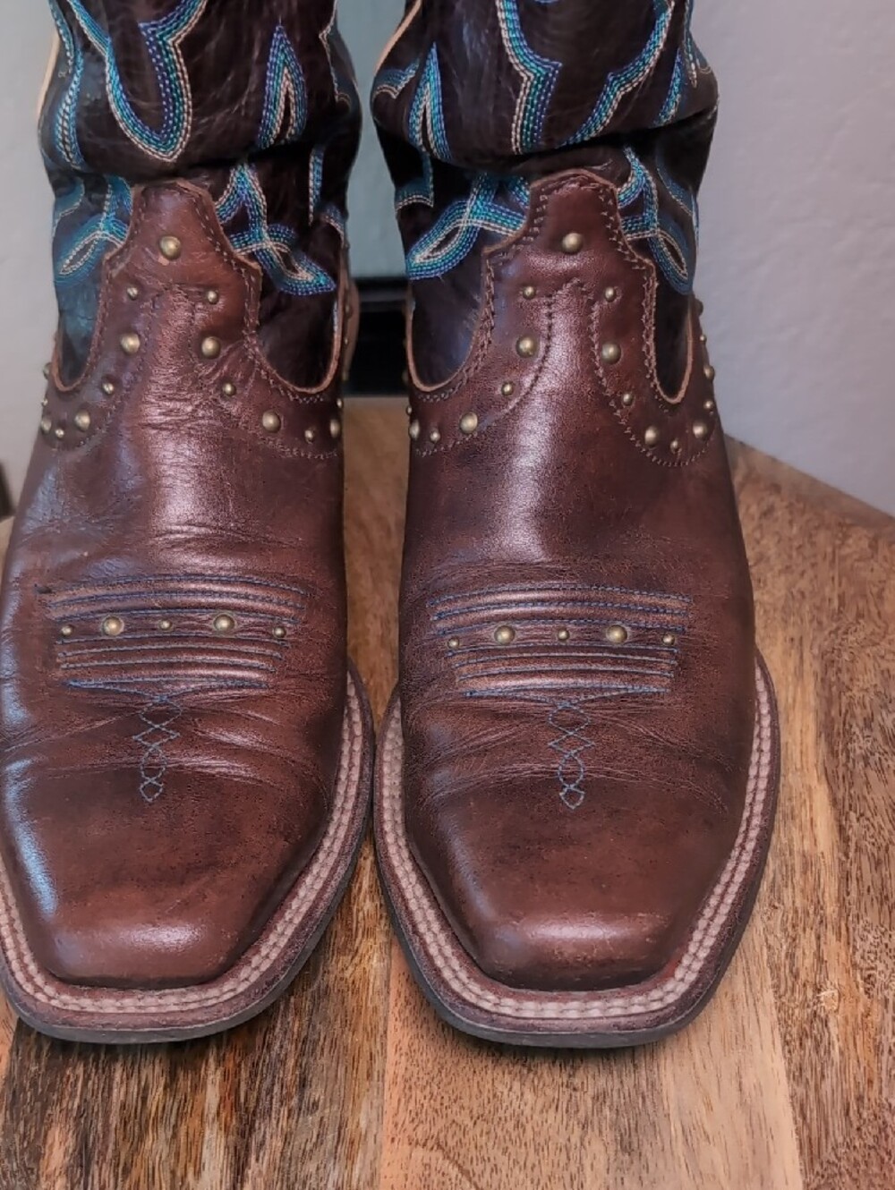 Ariat Leather Western Cowgirl Boots with Blue and Cream Embroidery - Picture 7 of 14